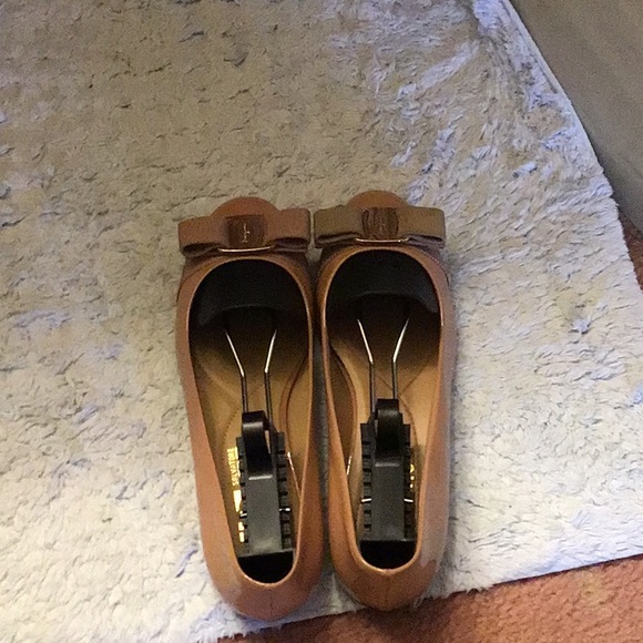 SALVATORE FERRAGAMO Varina Leather Flat sz 6 - Picture 10 of 12